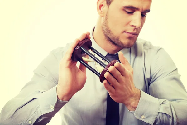 Hombre de negocios sosteniendo reloj de arena . —  Fotos de Stock