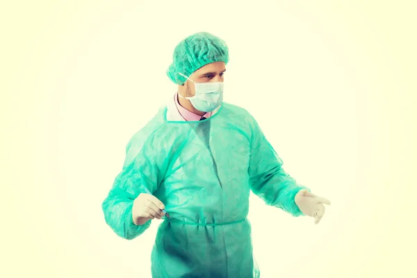 Αρσενικό χειρουργός με ένα χειρουργικό νυστέρι. — Φωτογραφία Αρχείου