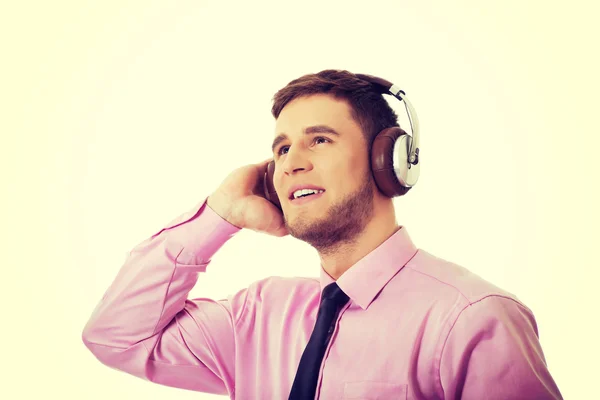 Young businessman listening to music. — Stock Photo, Image