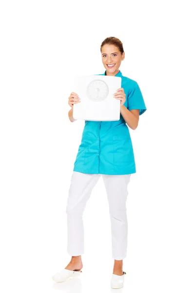 Fiatal orvos vagy a nővér gazdaság súly — Stock Fotó