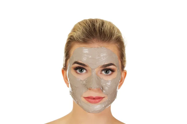 Jeune femme avec masque facial — Photo