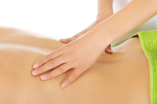 Giovane donna viene massaggiata . — Foto Stock