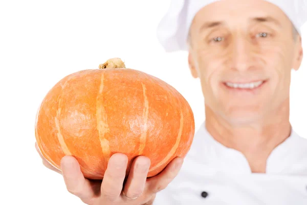 Chef maschio con una zucca — Foto Stock