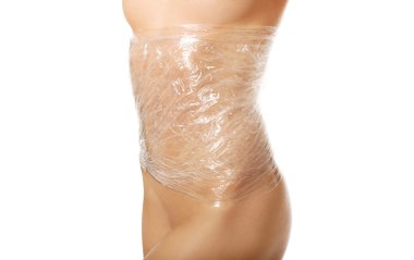 Genç kadın folyo sarılmış