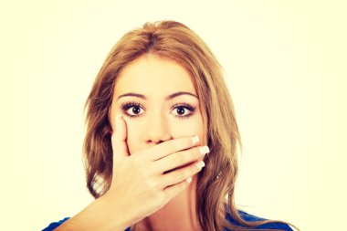 kadının ağzına kapsayan.