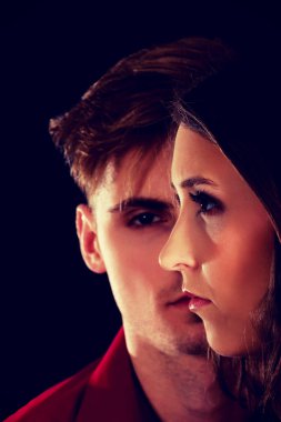 Adam bir kadını arıyorum ciddi.