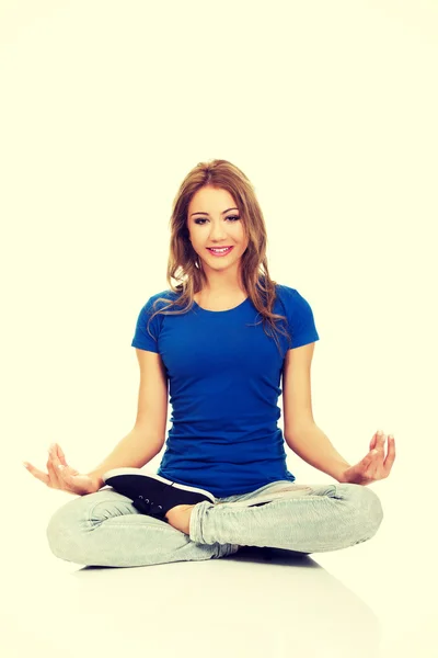 Young woman in lotus yoga pose. — Stock Photo, Image