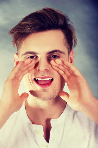 Joven gritando . — Foto de Stock