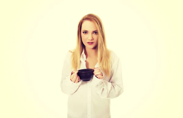 Жінка п'є каву . — стокове фото