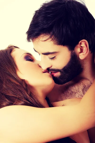 性感的异性恋夫妇接吻. — 图库照片