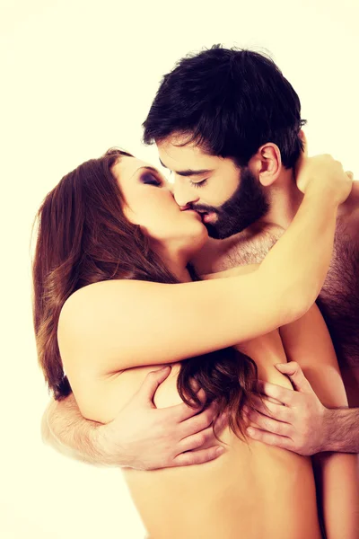 Pasangan heteroseksual seksi berciuman . — Stok Foto