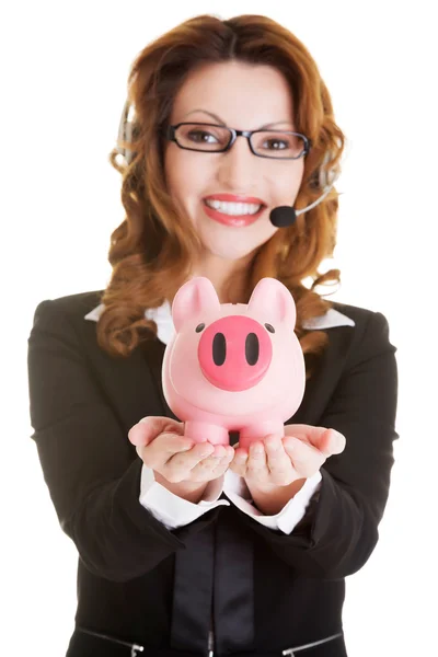 Gelukkig call center vrouw met piggy bank. — Stockfoto