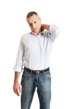 boyun ağrısı ile olgun adam