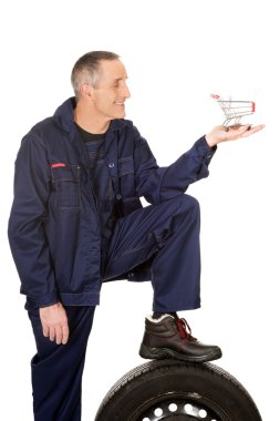 Mekanik bir lastik ve sepeti