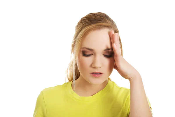 Jonge student vrouw met hoofd pijn. — Stockfoto