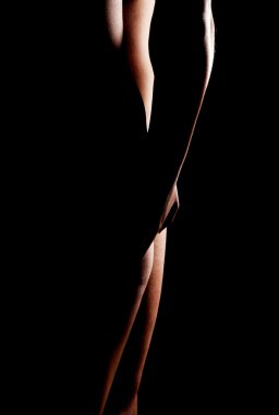 Adam çıplak kadının kıçı dokunmadan.