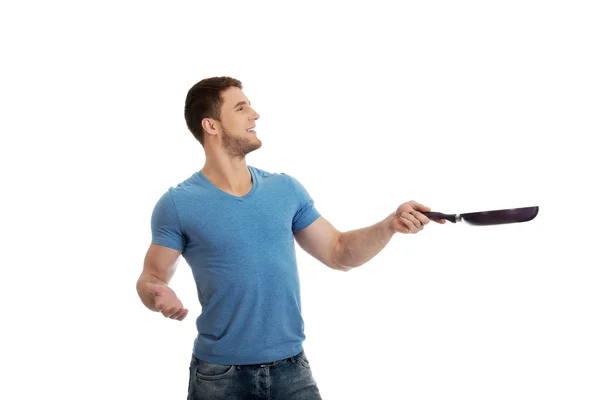 Muscular man holding frying pan. — Stock Photo, Image