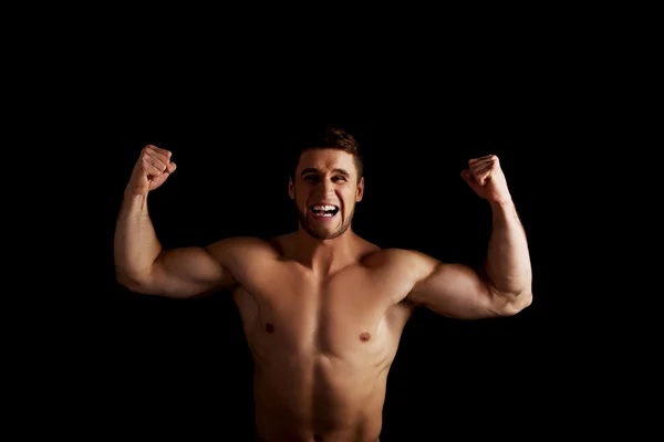 Sexy muscular homem fazendo punhos . — Fotografia de Stock