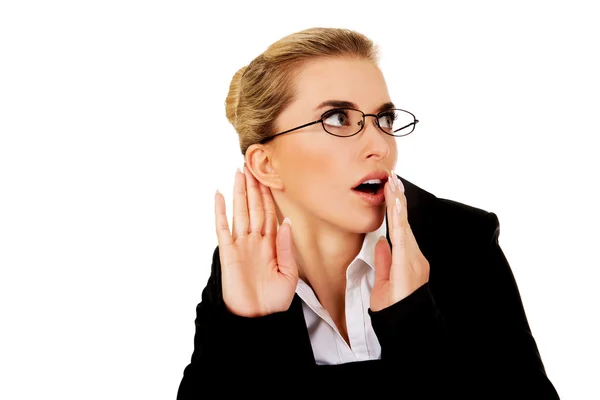 Beautiful businesswoman overhears a conversation — Stock Photo, Image