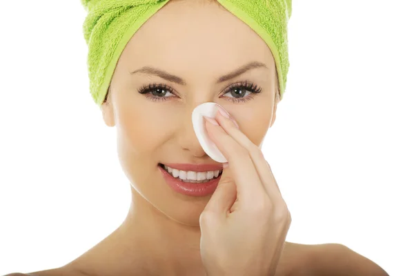 Beautiful woman with cotton pad. — Stock Photo, Image