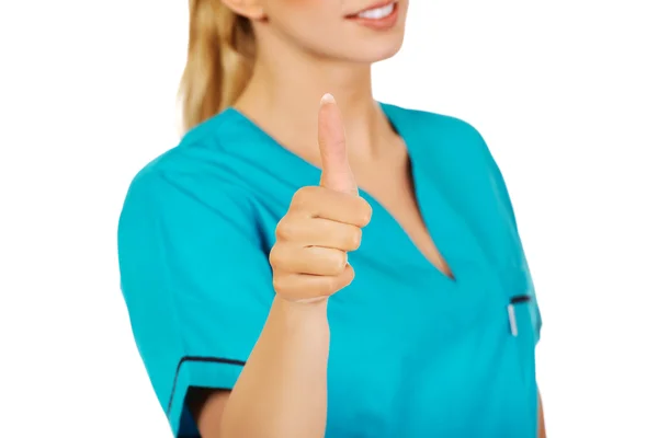 Mosolygó nő orvos vagy a nővér a hüvelykujjával felfelé — Stock Fotó