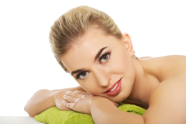 Smile young woman relaxing in spa — Stock Photo, Image