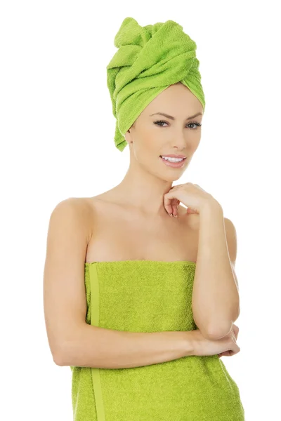 Mulher de beleza com toalha de turbante . — Fotografia de Stock