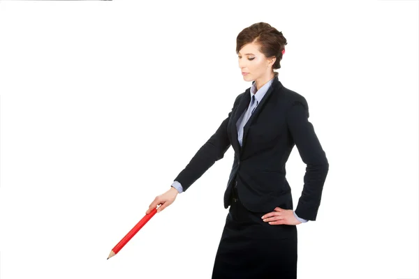 Geschäftsfrau zeigt mit Bleistift nach unten. — Stockfoto