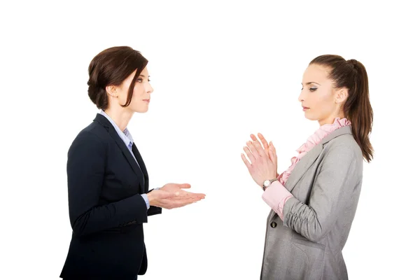 Duas mulheres de negócios zangadas . — Fotografia de Stock