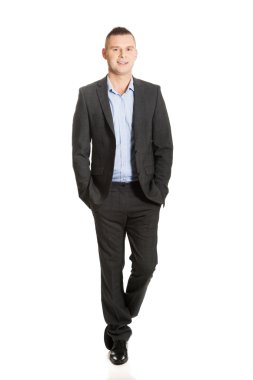 elleri cebinde olan işadamı