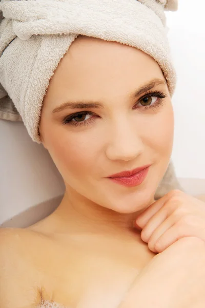 Woman relaxing in bathtub. — Stock Photo, Image