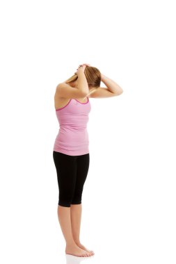 genç kadının aerobik egzersiz yapması.