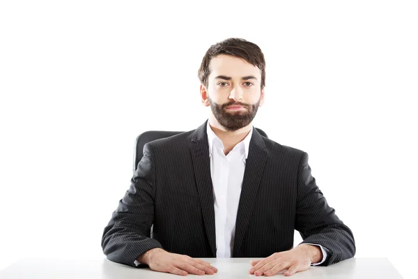 Empresario sentado en el escritorio . — Foto de Stock