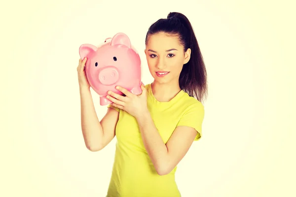 Glad kvinna anläggning piggybank. — Stockfoto