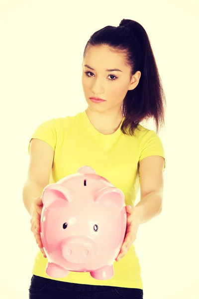 Mujer infeliz sosteniendo a Piggybank . —  Fotos de Stock