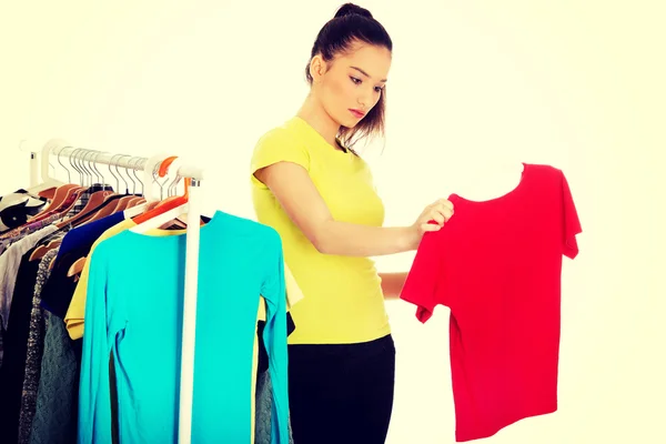 Hermosa mujer con camisa . — Foto de Stock