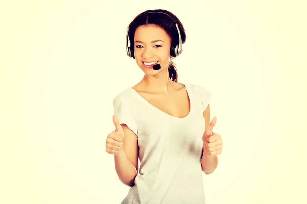 Operador de call center africano . — Fotografia de Stock