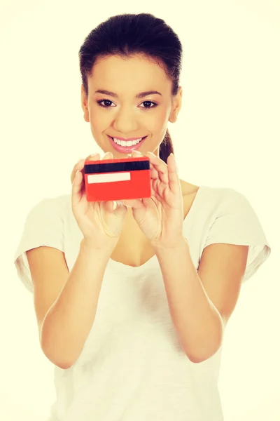 Happy woman holding a credit card. — Stock Photo, Image