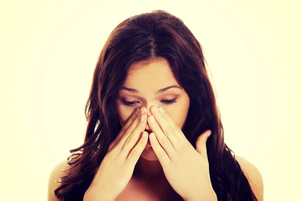 Jonge vrouw met sinus pijn. — Stockfoto