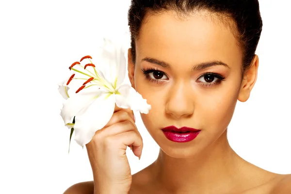 Beauty face of woman with lily flower. — Stock Photo, Image