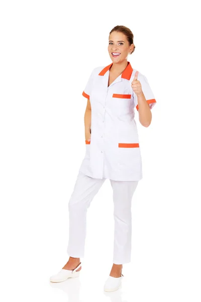 Giovane sorriso medico femminile o infermiera con i pollici in su — Foto Stock