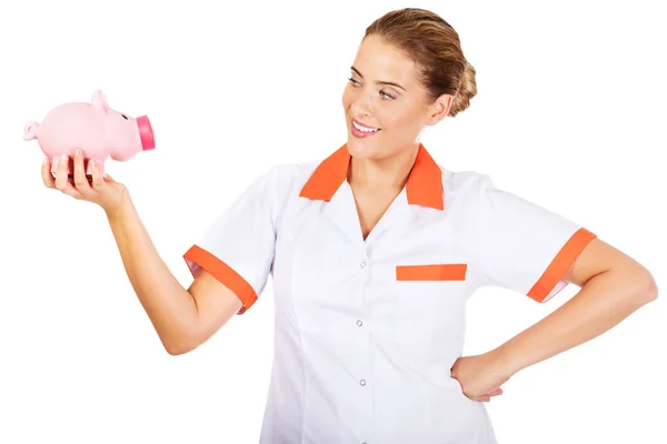 Молода красива жінка-лікар або медсестра тримає скарбничку — стокове фото