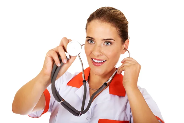 Doctora joven con estenocope — Foto de Stock