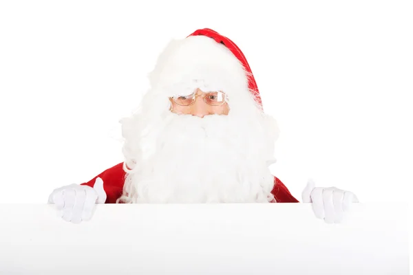 Санта-Клаус держит пустой баннер — стоковое фото