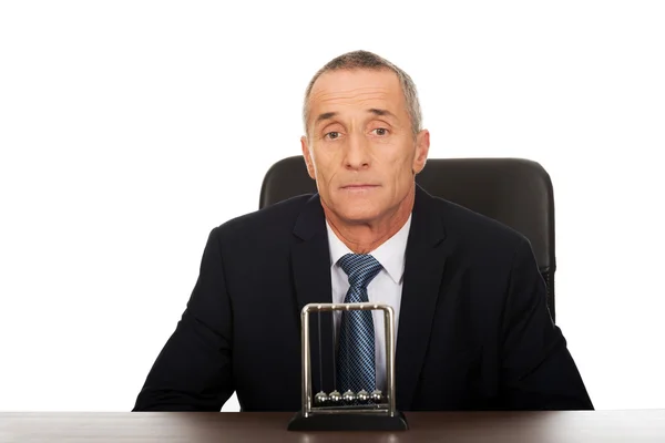 Businessman in the office with newton balls — Stock Photo, Image