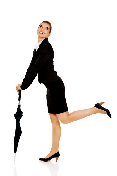 Empresária atraente segurando um guarda-chuva — Fotografia de Stock