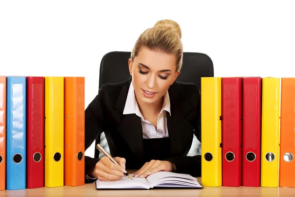 Smile businesswoman with binders by a desk — Stock Photo, Image