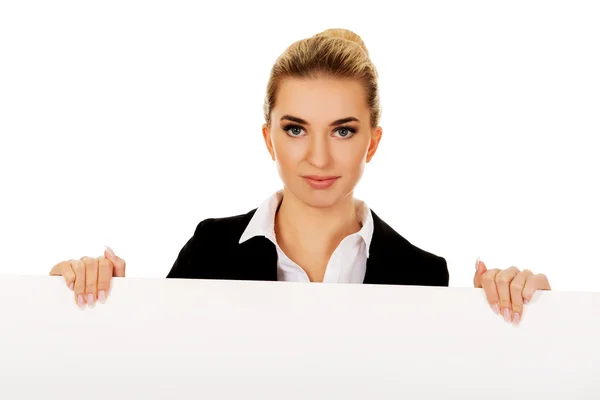 Smiling businesswoman holding empty banner — Stock Photo, Image