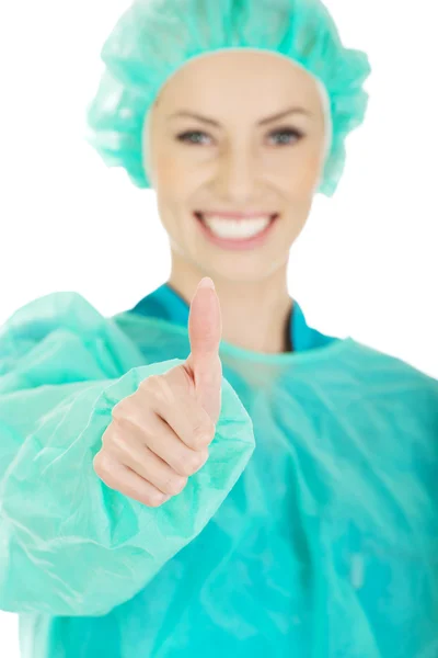 Woman surgeon doctor with thumbs up. — Stock Photo, Image