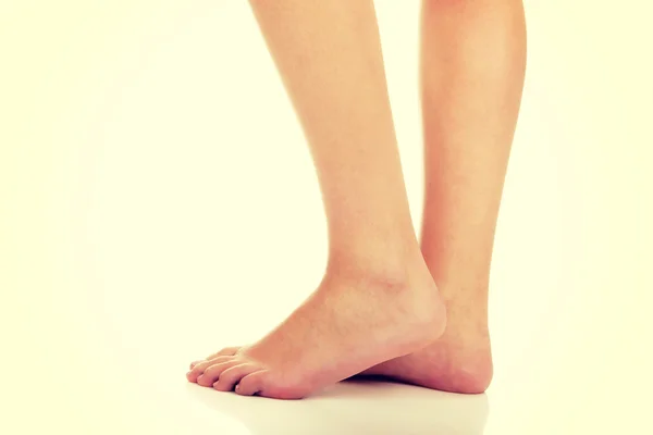 Womans bare feet. — Stock Photo, Image